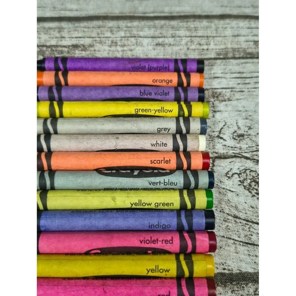Vintage 2000 Crayola Crayons 24 Pack (Only 23 Included) - Dandelion and Others